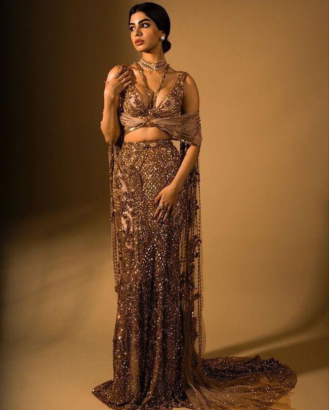 Ultra Glamorous Clicks Of Khushi Kapoor